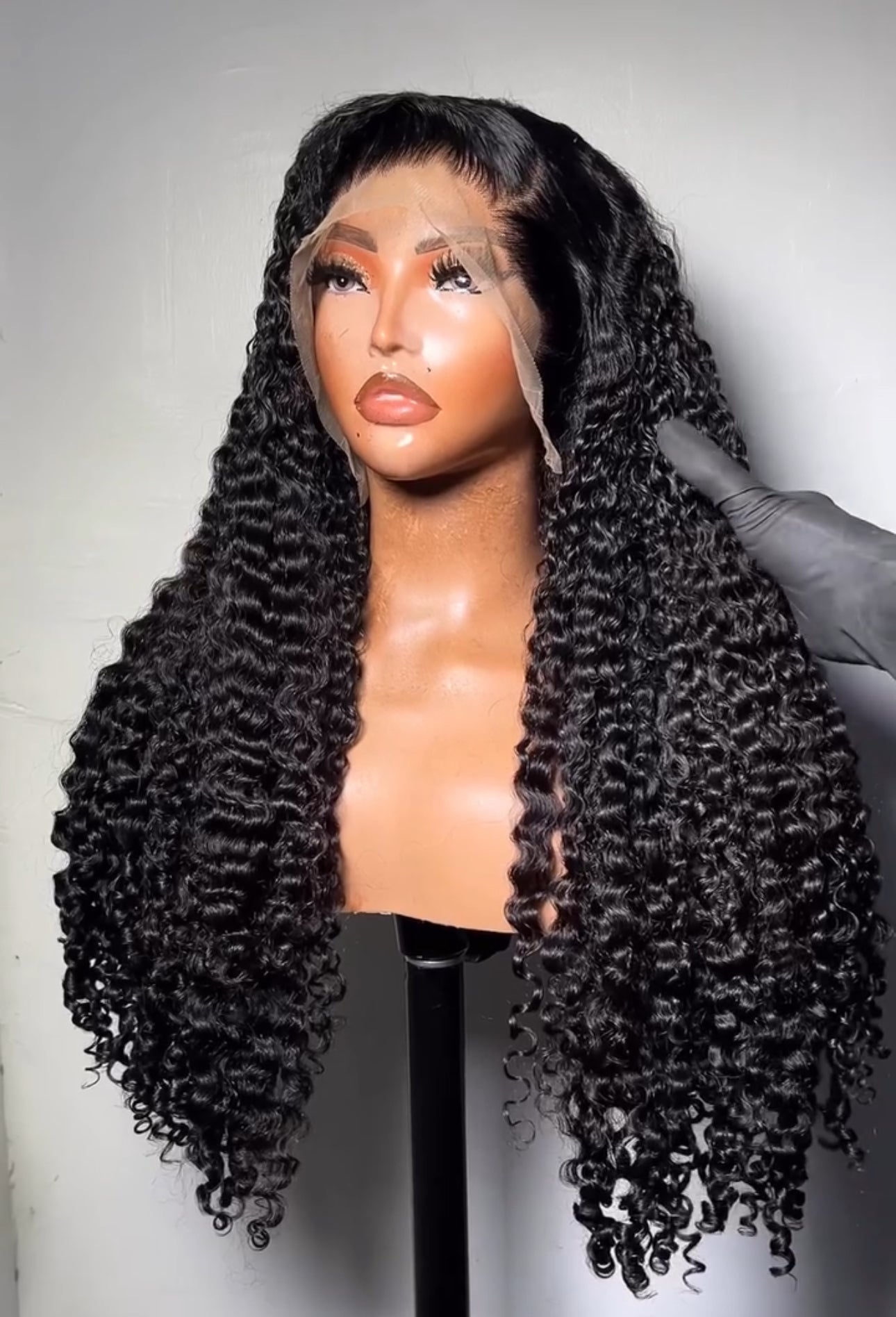 20” Volume Queen curls HD frontal wig