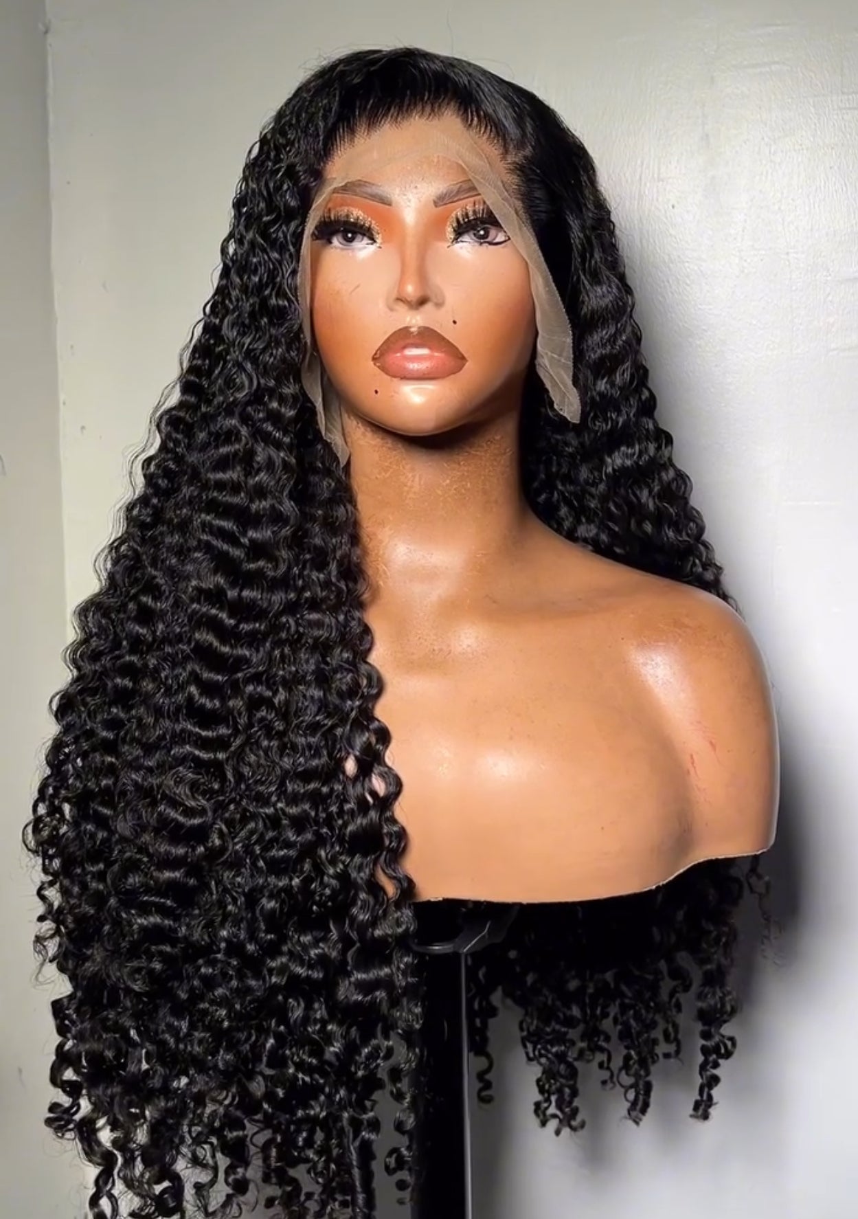 20” Volume Queen curls HD frontal wig